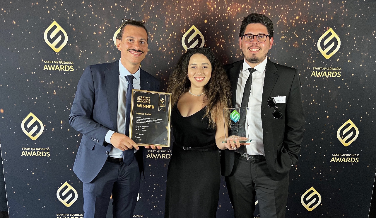 Das Gründerteam von Petleo erhält den 'Start my business award' 2022